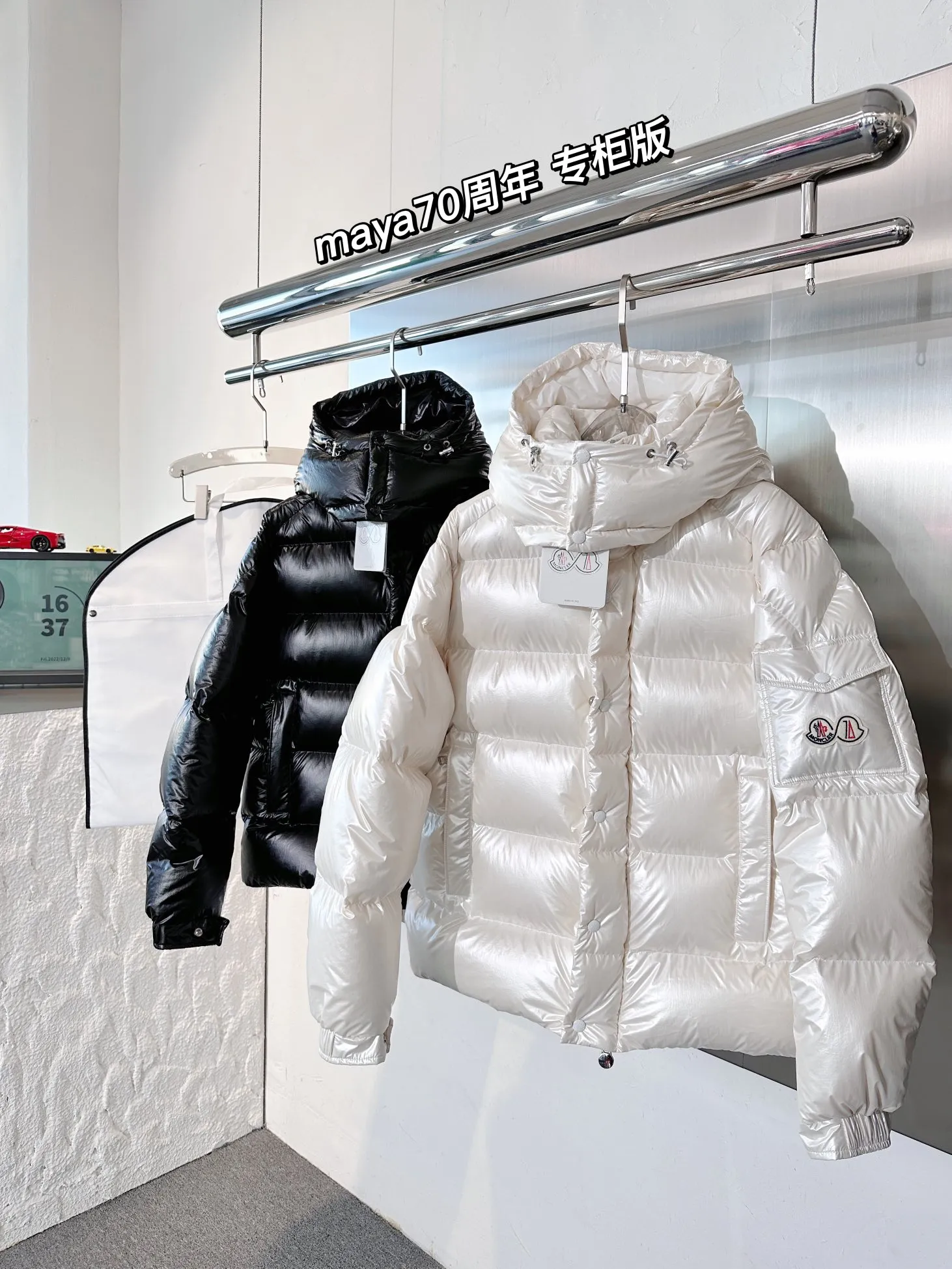 P390 Moncler/ 2026 70 、 。 DNA ， ， 。 Classic ， 、 。 Classic 70 。 Quality， 90 ，Premium Quality ， ，Black ！ Sizes M-3XL